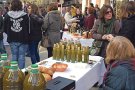 Una bassa d’oli, a mitges