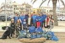 Netejant platges, granet a granet