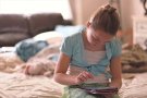 Busquen dispositius i wifi per a alumnes sense recursos