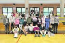 Els joves fan sessions físiques a la gent gran