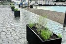 Mobiliari urbà nou i mesures per evitar relliscades a Cadaqués