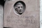 Troben la placa original de la Casa Natal de Salvador Dalí