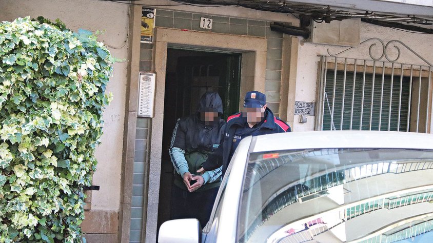 Falsos policies per cometre robatoris violents