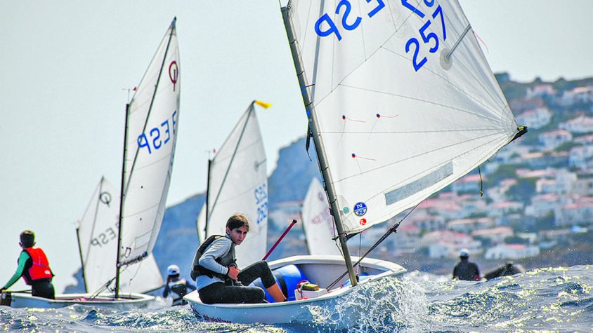 La 22a Atena Regata rep vuitanta navegants