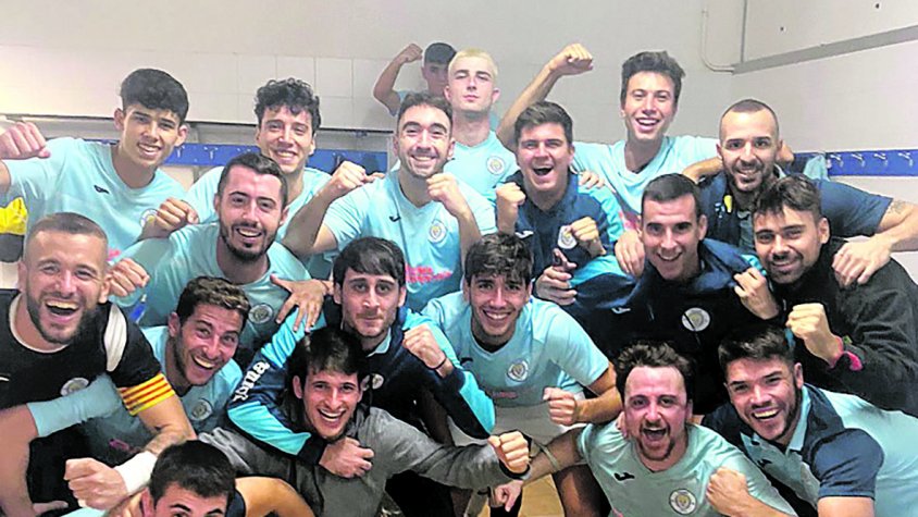 El Llançà alenteix al líder