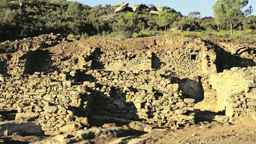 Descobreixen tres cases ‘excepcionals’ al poblat de Santa Creu de Rodes