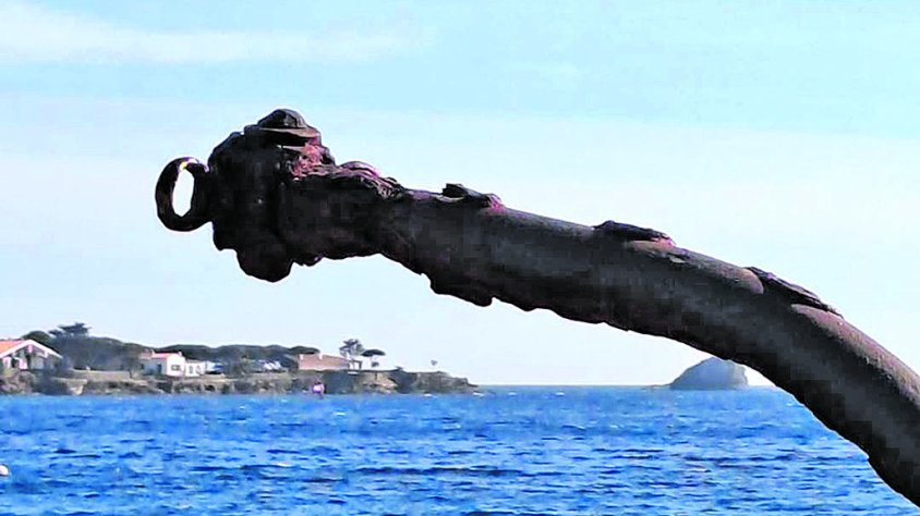 Retiren els cadenats d’una peça històrica a Cadaqués
