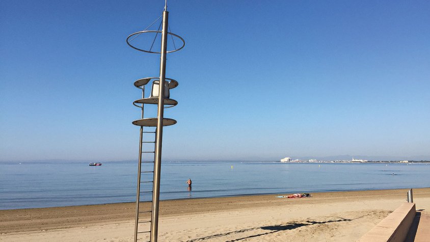 S’allarga un mes el servei de socorrisme a les platges de Roses