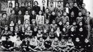 Bàscara obre un llibre interactiu digital amb un recull de fotos antigues