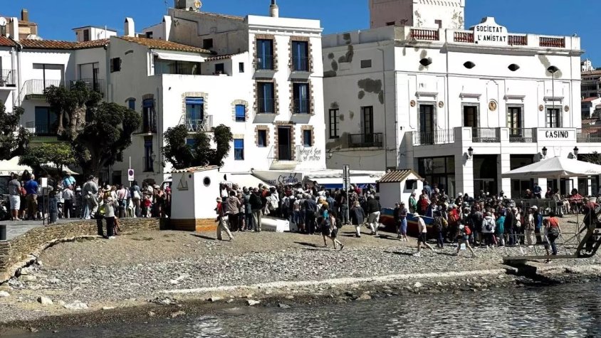Gairebé la meitat dels catalans lamenten que hi ha “massa turistes”