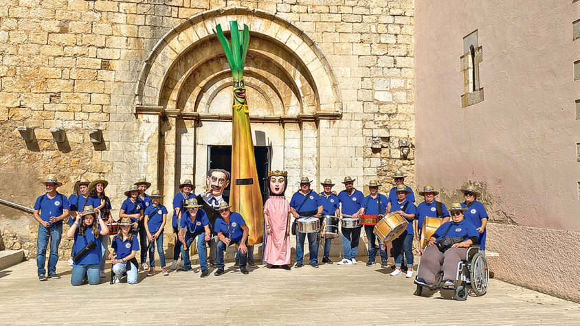 La Colla Grallera i Tabalera de Vila-sacra presenta un gegant calçot