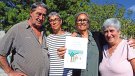 La història d’una família que ha acollit 19 infants, en un llibre