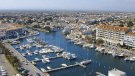 Apunyala un home per robar-li el mòbil i, quan dos ciutadans el volen ajudar, també els agredeix