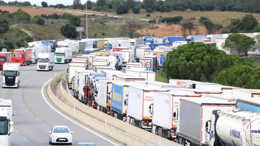 Reobren l'AP-7 en sentit nord després del tall dels agricultors de la Catalunya del Nord