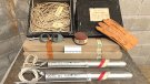 Troben un kit llançacaps del 1958 a l’antic hospital de Cadaqués