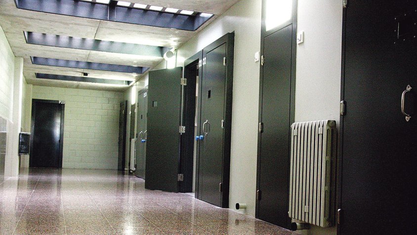 Nova agressió d’un intern a dos funcionaris