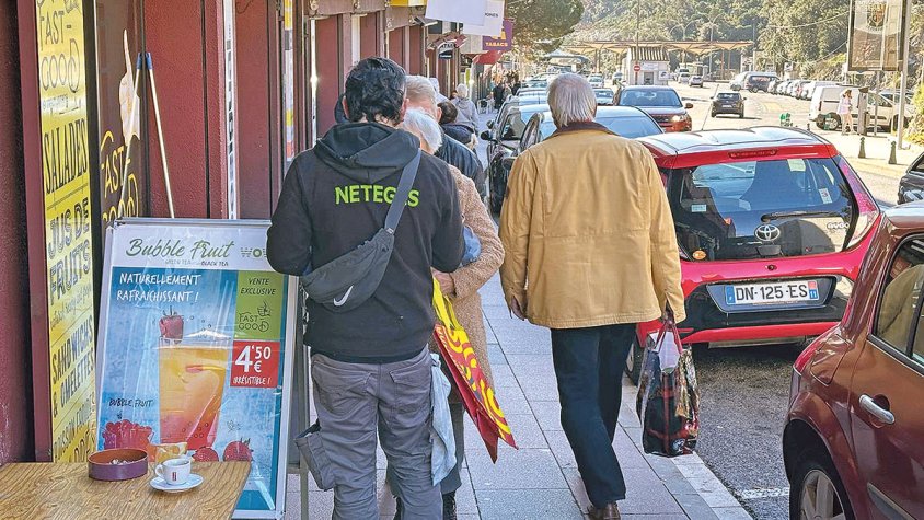 Pas endavant per revitalitzar l’eix comercial d’El Portús