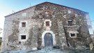 La façana de l’antic castell de Vilamaniscle, arranjada