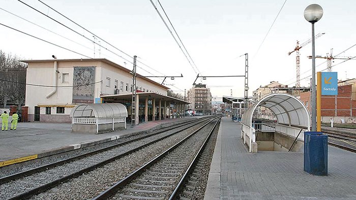 Recollida de signatures per evitar el trasllat de l’estació del centre
