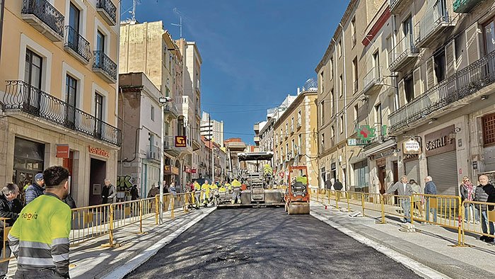 Treballs d’asfaltatge a la Pujada del Castell