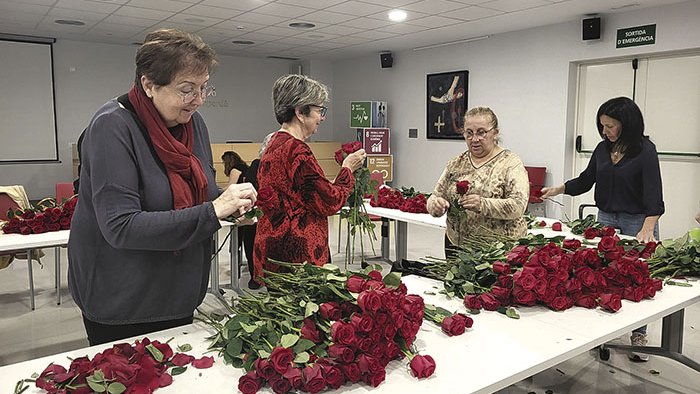 Nou-centes vint hores de tasques voluntàries