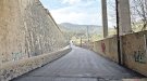Portbou asfalta el carrer de la Riera sense cap cost