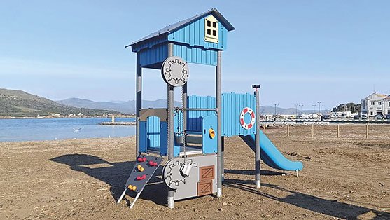 El Port de la Selva estrena el parc  infantil de la platja