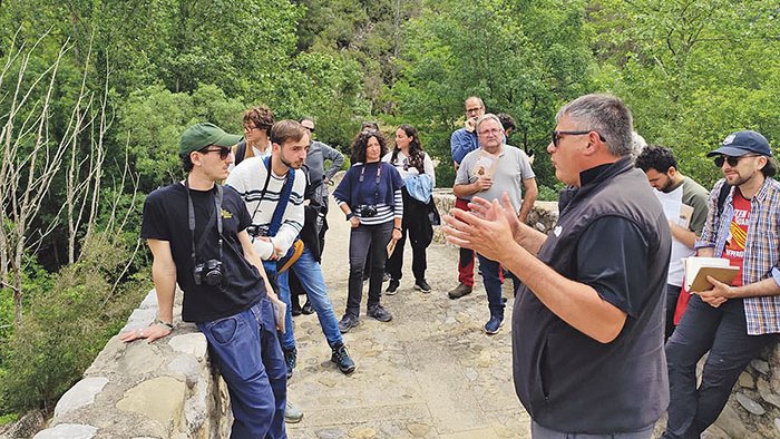 Alumnes d’arreu del món estudien la vall de la Muga