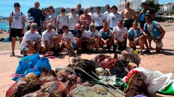 80 kg de residus retirats en una gran jornada de neteja marina i litoral a Llançà